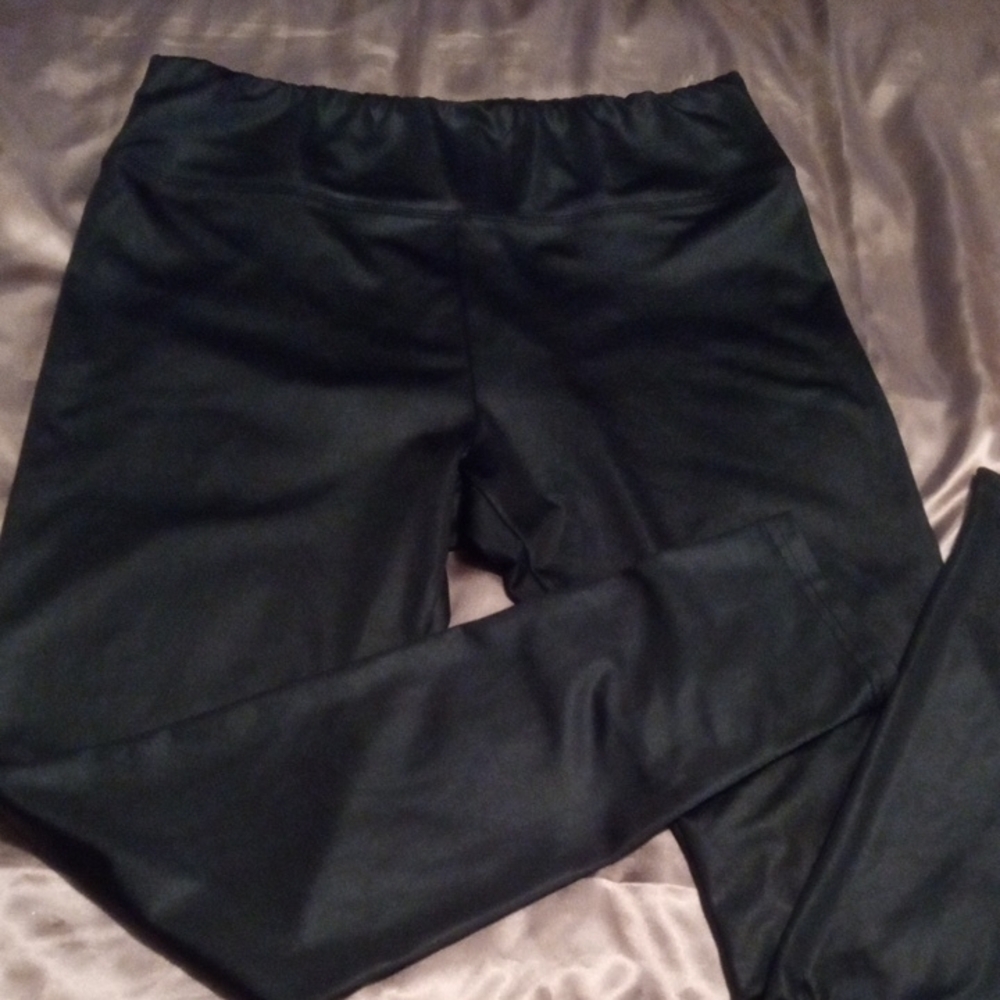 Sleek Black Leggings with Stretchy Fit